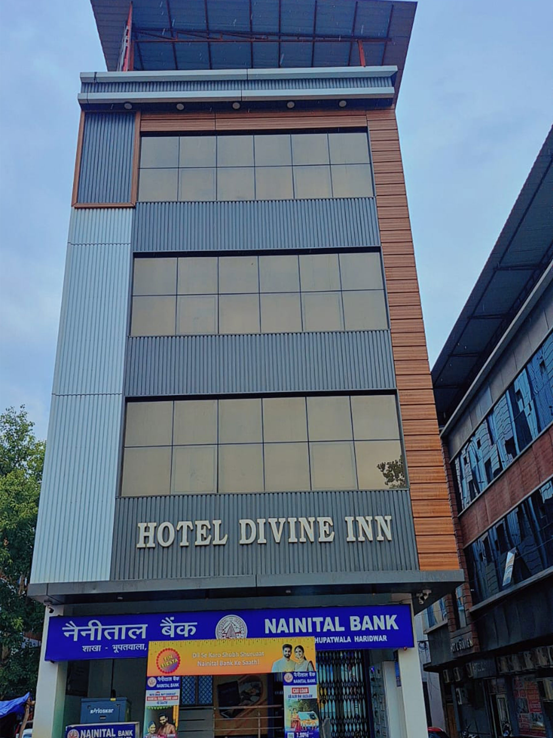 Hotel-Divine Inn