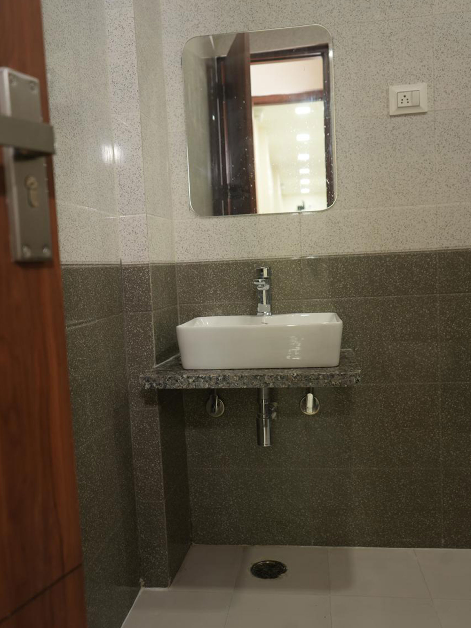 Hotel-Divine Inn