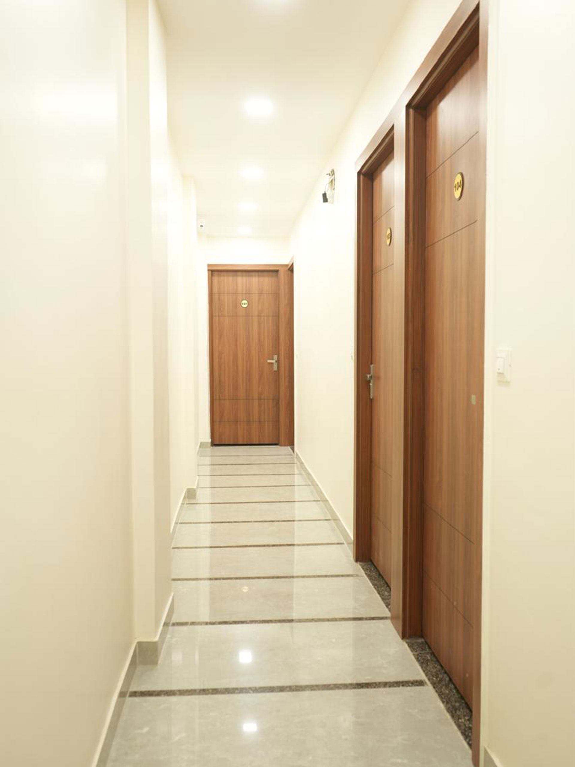 Hotel-Divine Inn